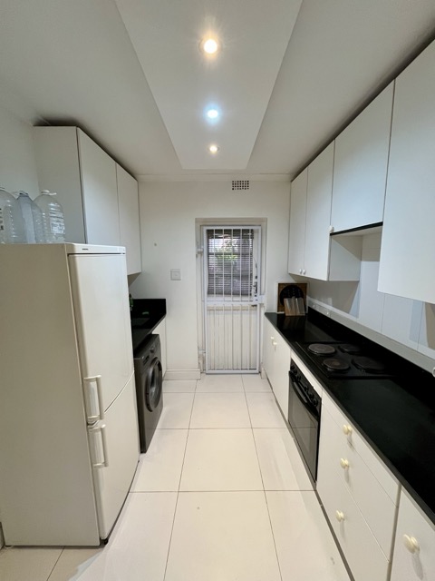 To Let 1 Bedroom Property for Rent in Green Point Western Cape